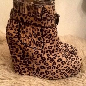 Betsy Johnson sz 10 leather